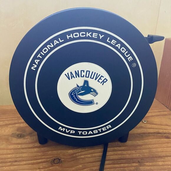 NHL Vancouver Canucks Black Toaster - Picture 2 of 7